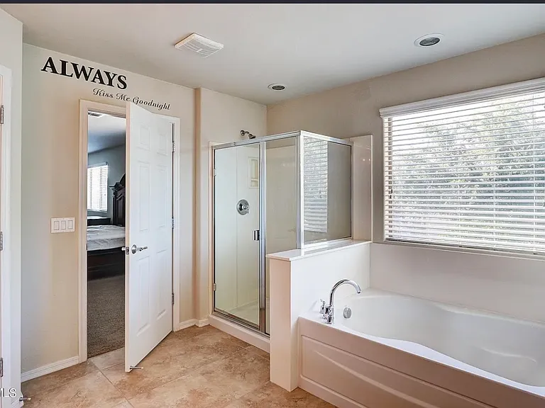 6328 W Victory Way — Photo 11