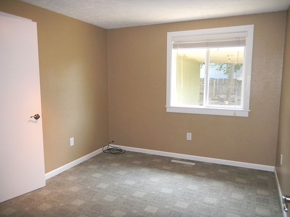 4th image of 1027 Ponderosa Cir