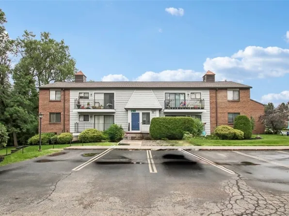 26 Great Wood Ct APT 1, Fairport, NY 14450