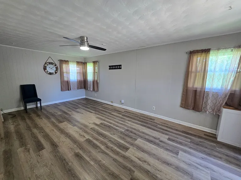 3318 Moulton Ln — Photo 6