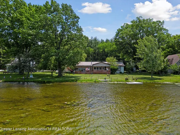 10051 Birch Dr, Riverdale, MI 48877