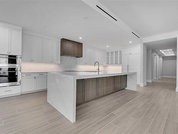 5th image of 70 AVENIDA VENECCIA #204