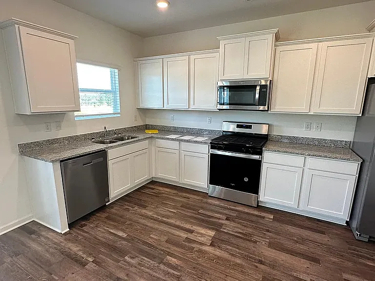 229 Chelsea Park Cir — Photo 8