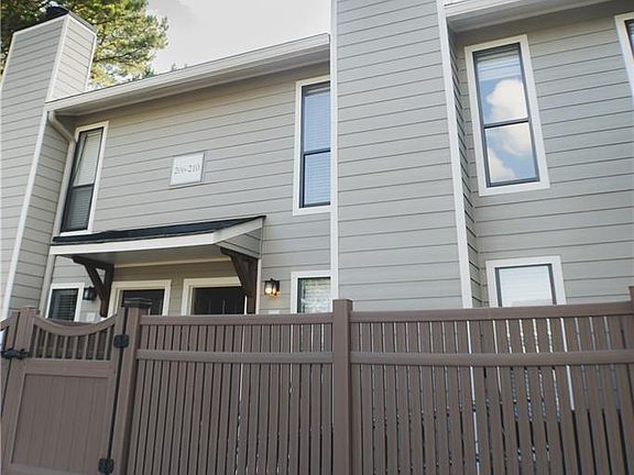 2nd image of 208 Park Ridge Cir