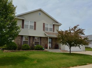 1465 Cardinal Dr, Hartford, WI 53027