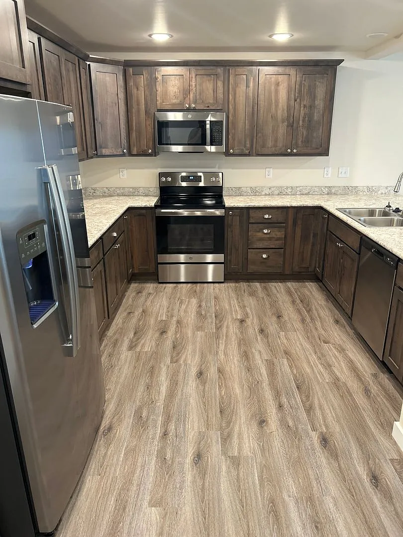711 Black Diamond — Photo 1