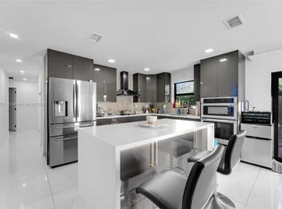 10364 SW 6th St, Sweetwater, FL 33174