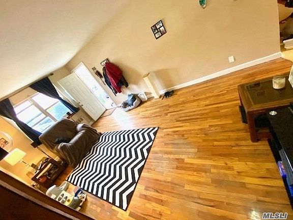 2nd image of 226-06A Kingsbury Ave #245