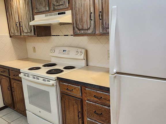 4th image of 412 N Oakwood Rd APT 101