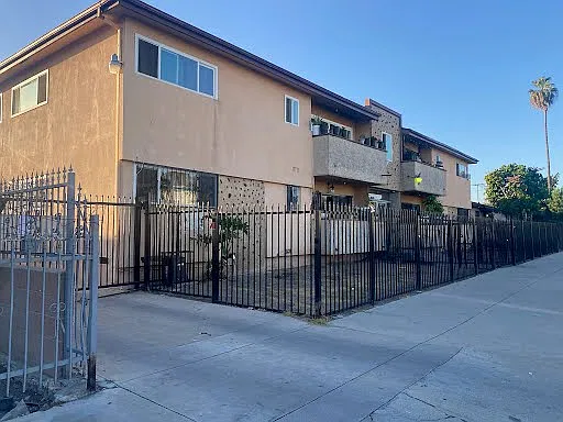 2 bed, $2,300 — Photo 1