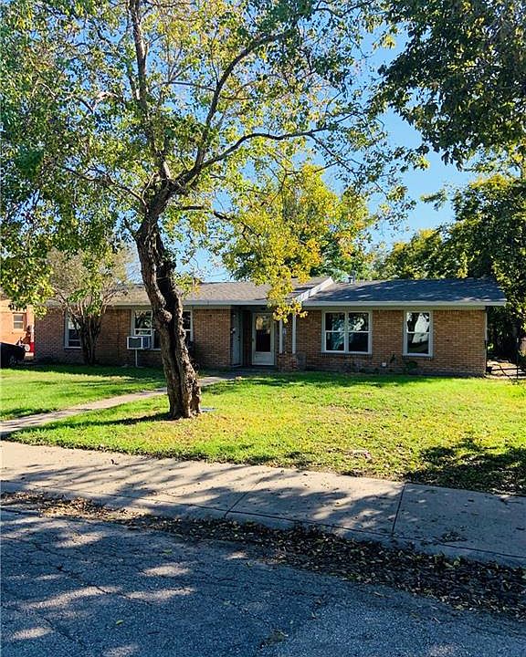 1st image of 903 E Crestwood Dr