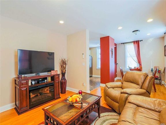 3rd image of 12109 12th Ave Floor 2