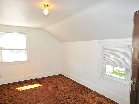 5th image of 923 7th Ave S
