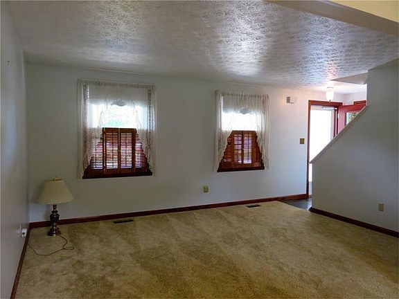 4th image of 236 Farmbrook Dr