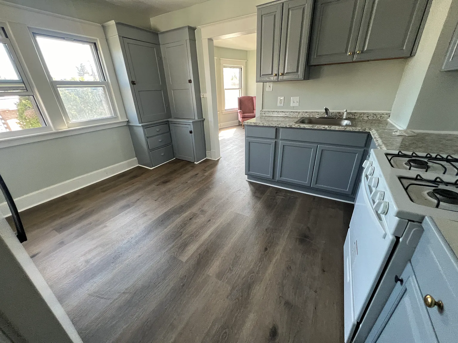 4 bed, 1100 sqft, $450 — Photo 2