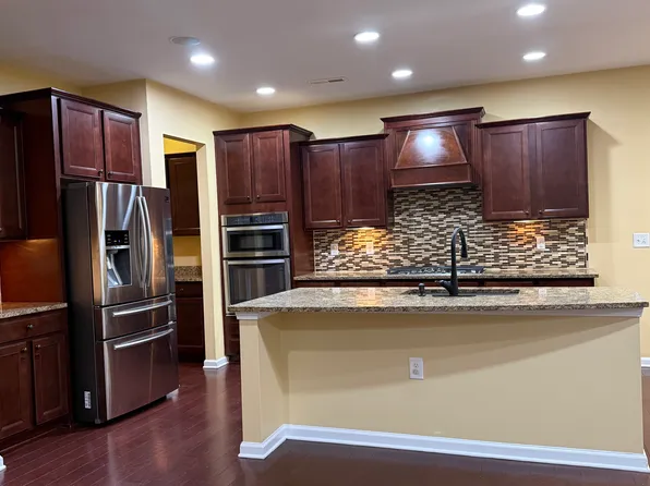 2101 Chipley Dr, Cary, NC 27519
