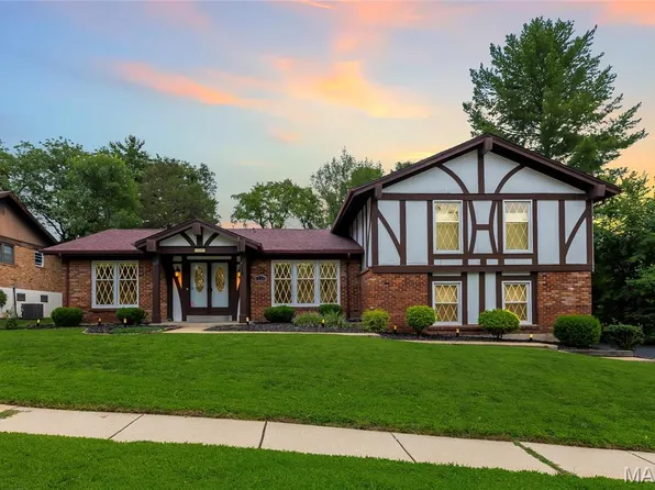 334 Dungate Dr, Chesterfield, MO 63017