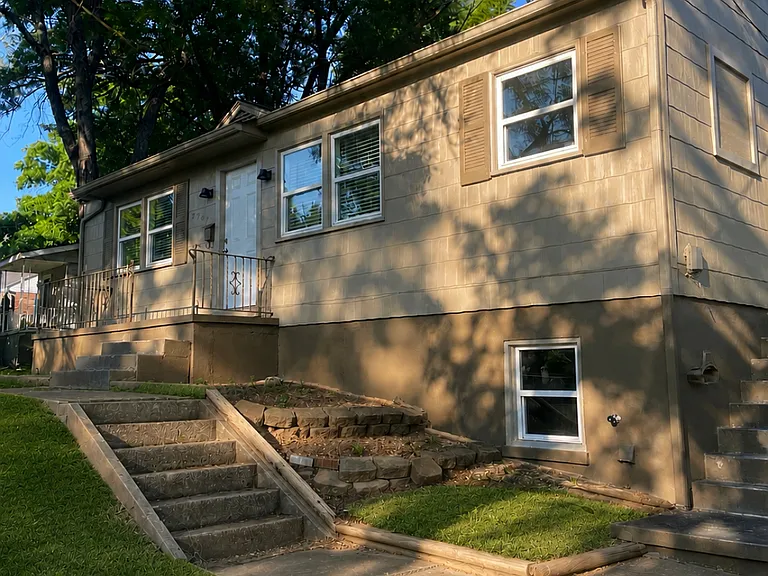 2707 Nelson Dr — Photo 2