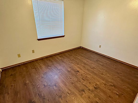 3rd image of 107 Taft Dr