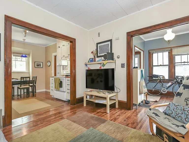 1919 Como Ave SE #1 — Photo 4