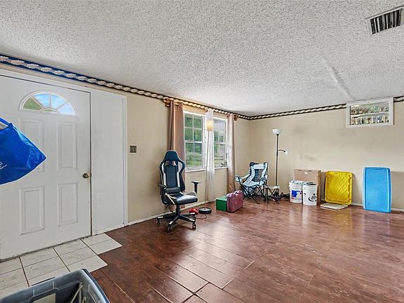 3rd image of 3317 Bainbridge Dr