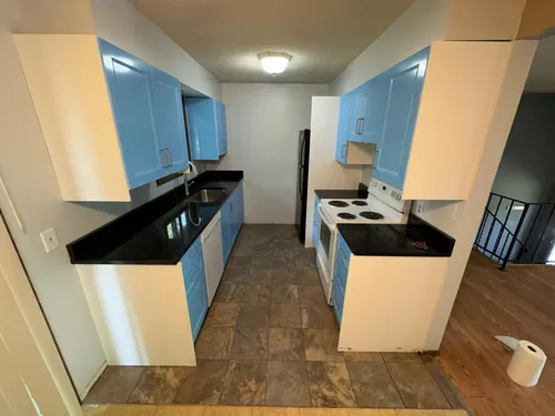 new kitchen - 400 Cardigan Rd