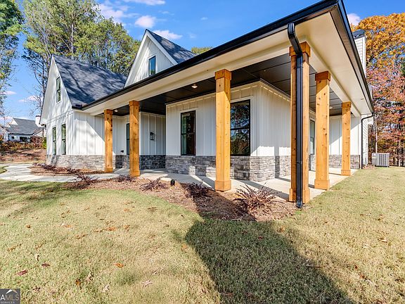 3rd image of 682 Ferguson Pl