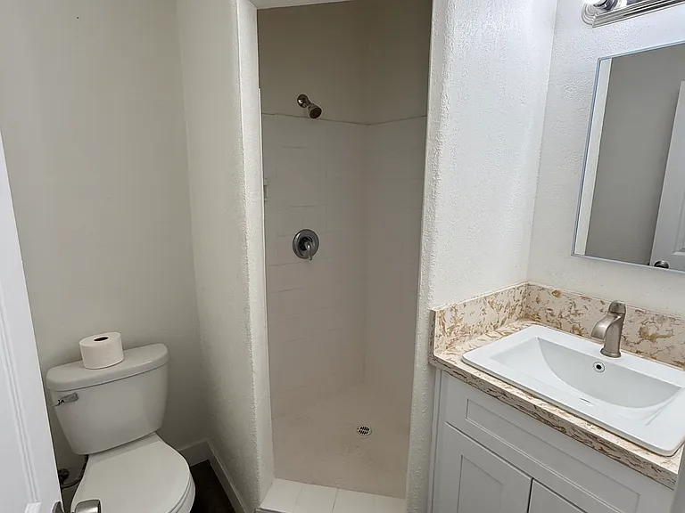 15 N Raymond Ave #13 — Photo 6