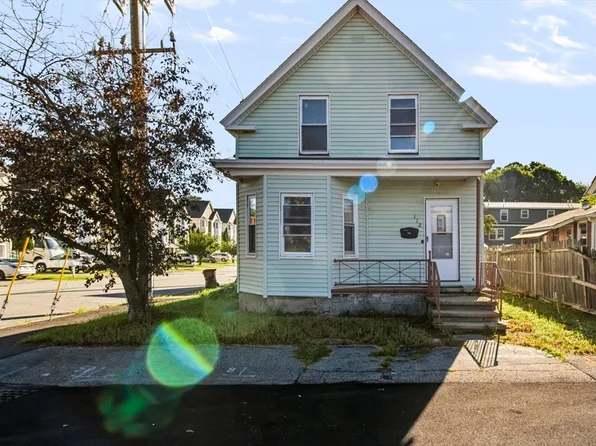 112 Quebec St, Lowell, MA 01852