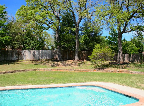 3rd image of 604 Llano Ct