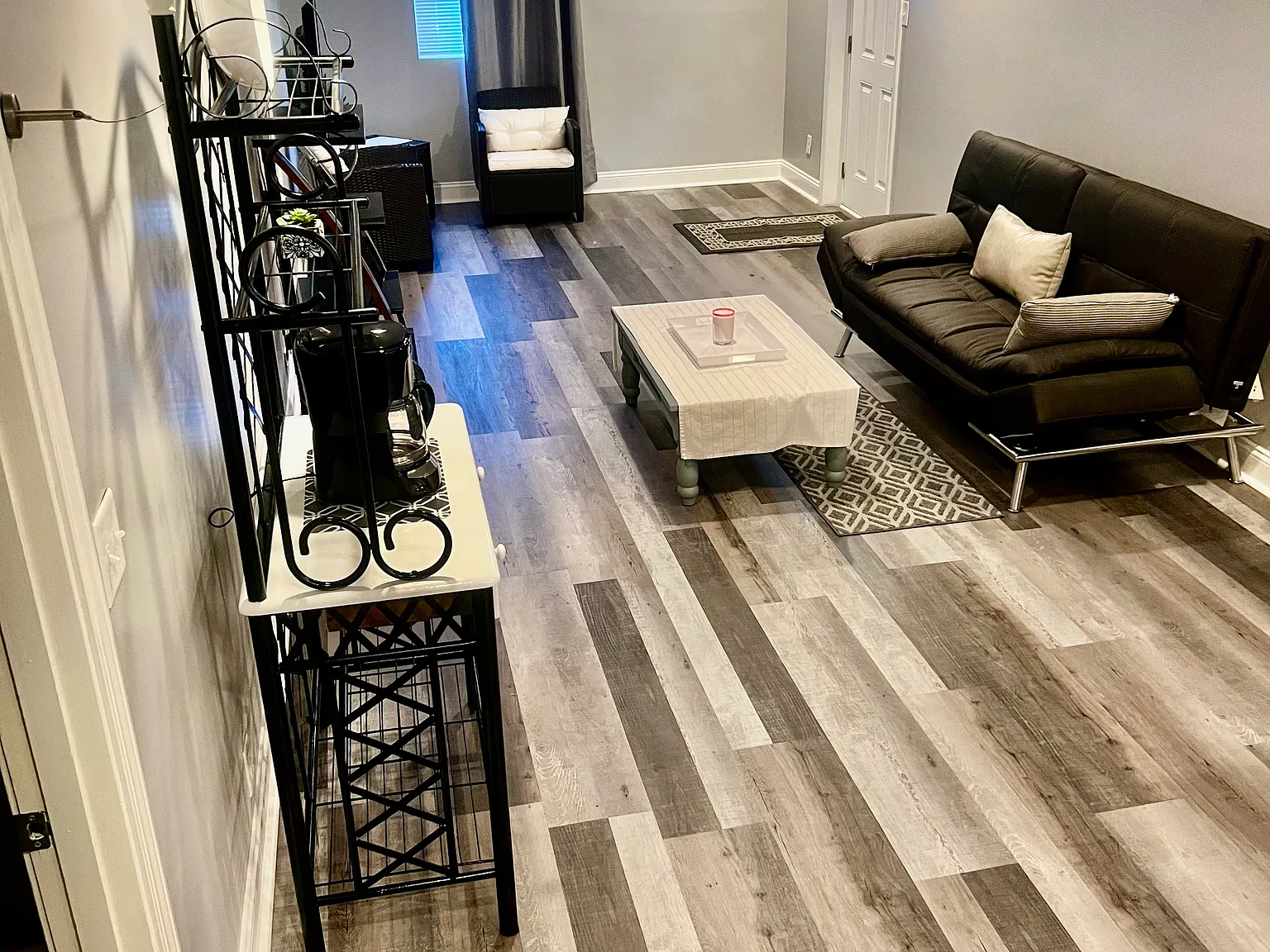 1 bed, 1044 sqft, $1,890 — Photo 2