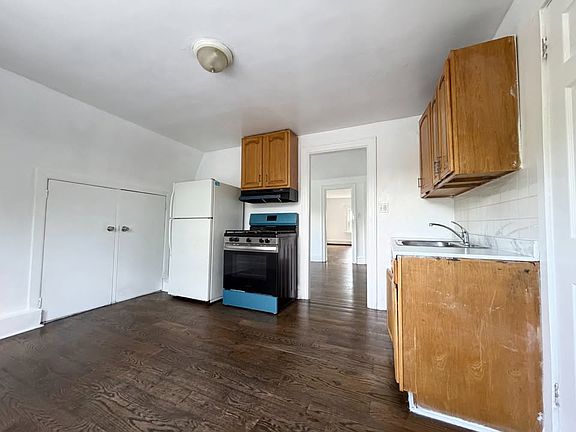 3rd image of 217 6th Ave W #D