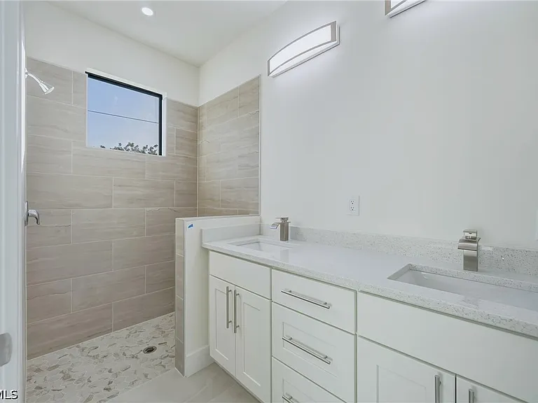 2411 Lola Ave S — Photo 11
