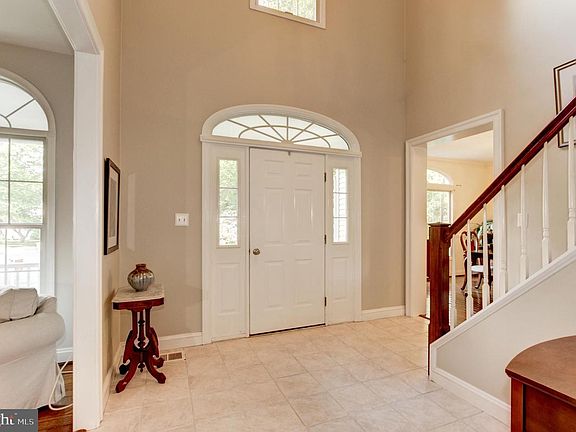 3rd image of 1008 Aster Blvd