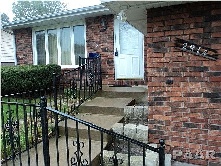 2nd image of 2914 W Larchmont Ln