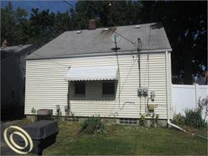 4th image of 2171 Russell Ave