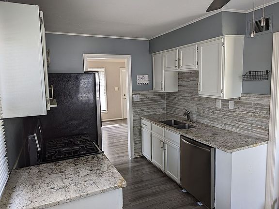 2nd image of 23044 Couzens Ave