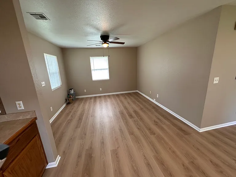 650 Wood St — Photo 3