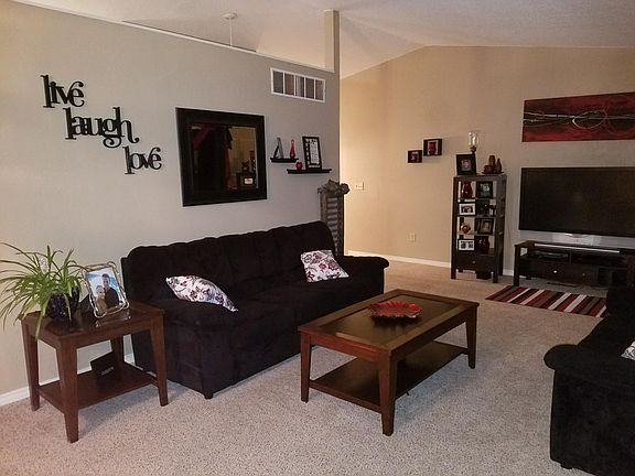 3rd image of 1186 Parkwood Rd