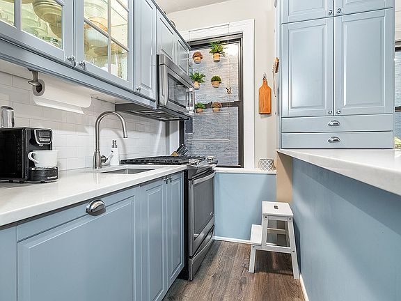 5th image of 35 E 30th St APT 3E