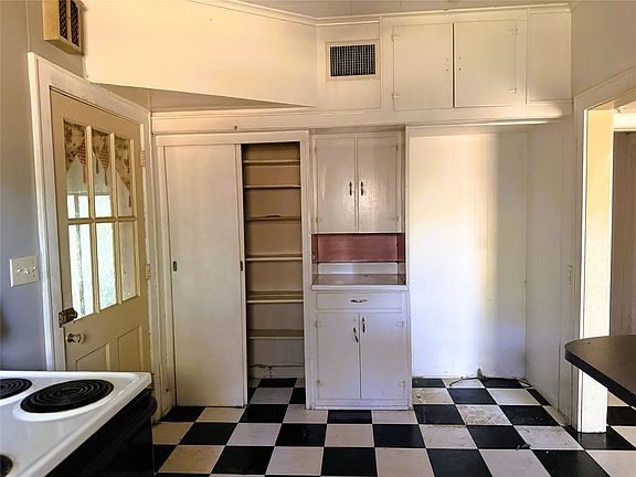 5th image of 928 McDonald St