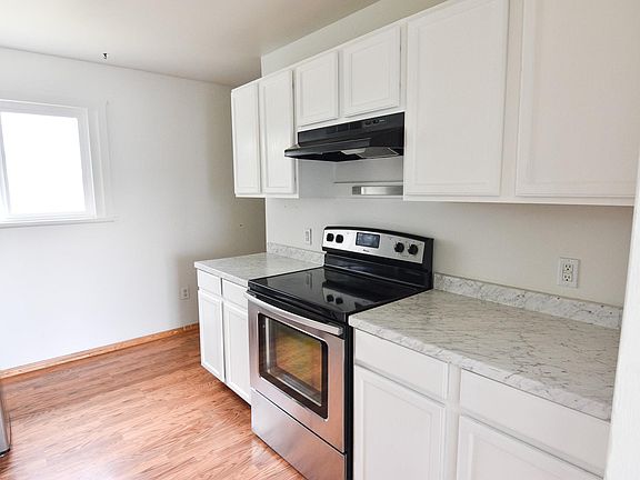 5th image of 514 Blue St