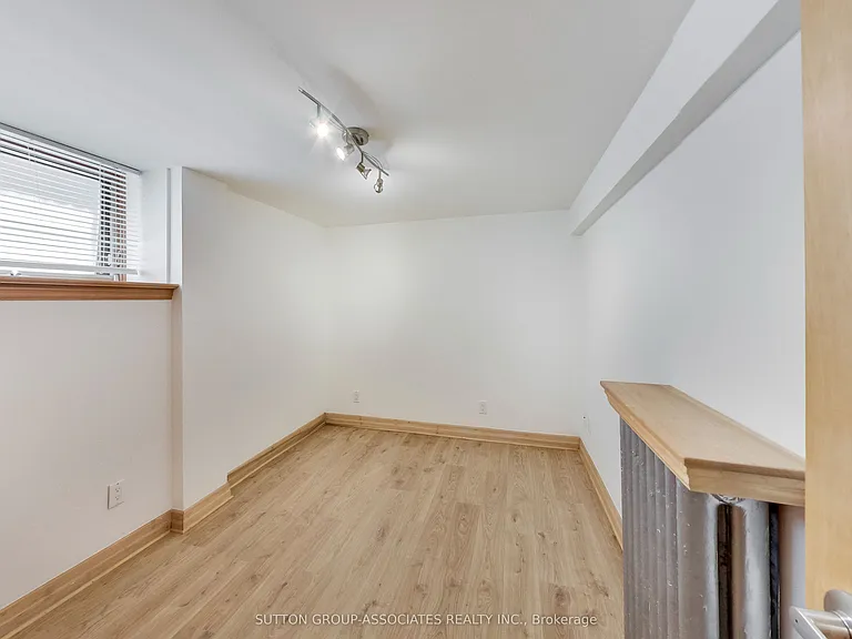20 Kendal Ave #LOWER — Photo 7
