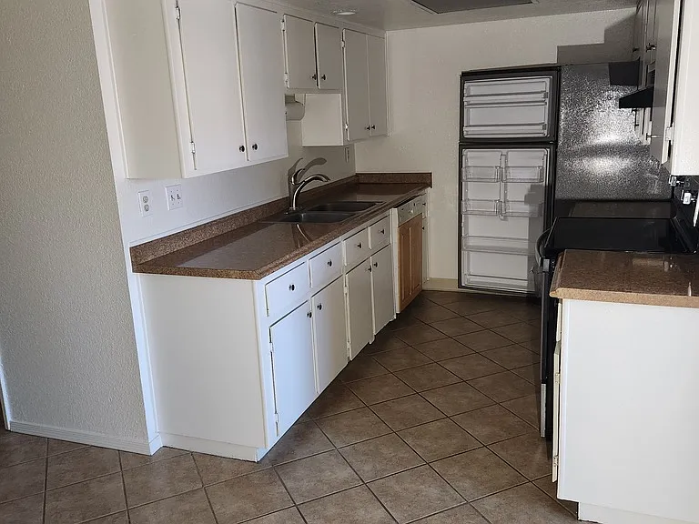 Desert Sun Apartments — Photo 40