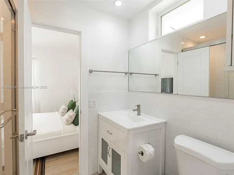 241 28th St #1 — Photo 11