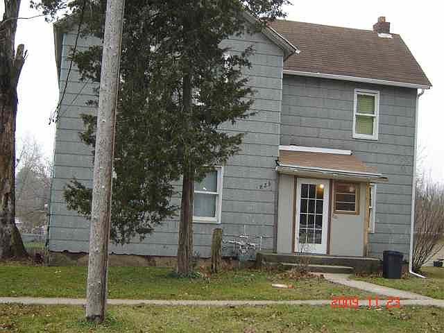 2nd image of 821-823 E Pleasant St