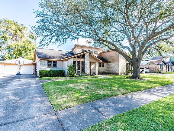 3rd image of 2402 Harwell Cir