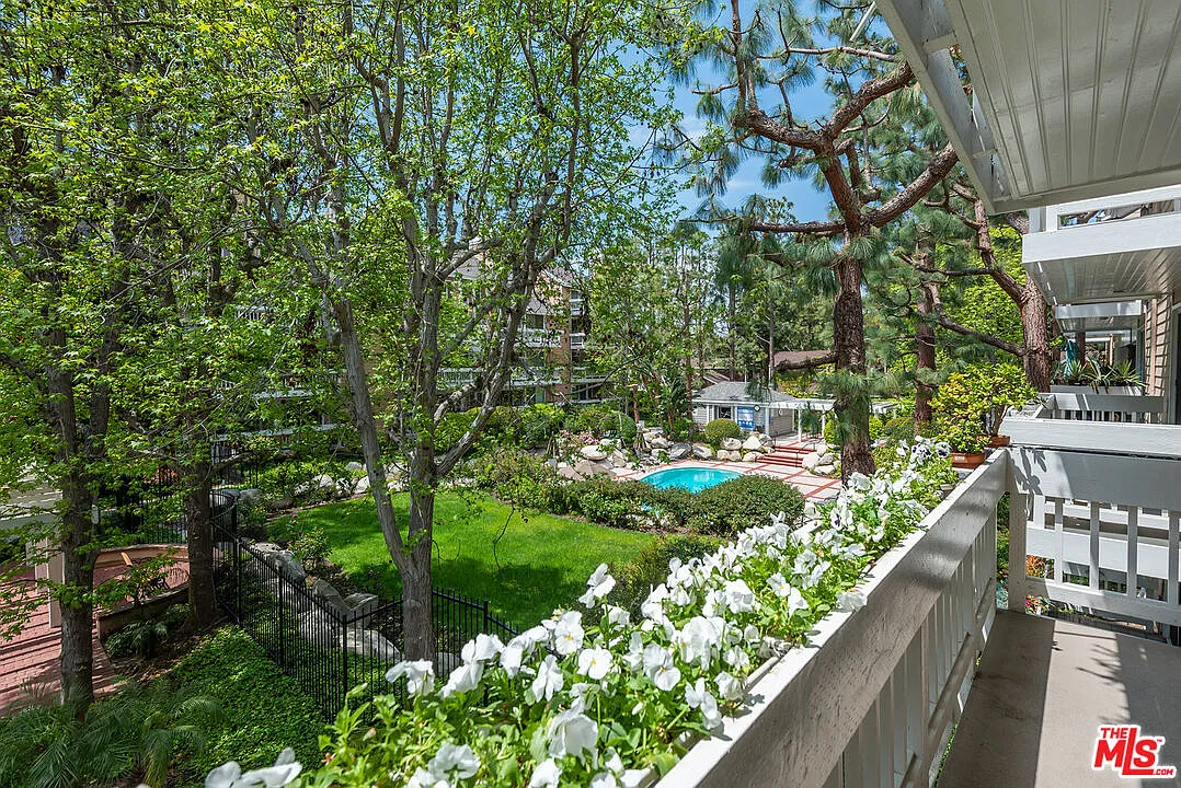 2 bed, 2.0 bath, 1966 sqft, $5,195 — Photo 4