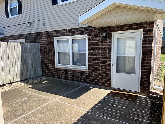 5th image of 2722 S Skyway Rd