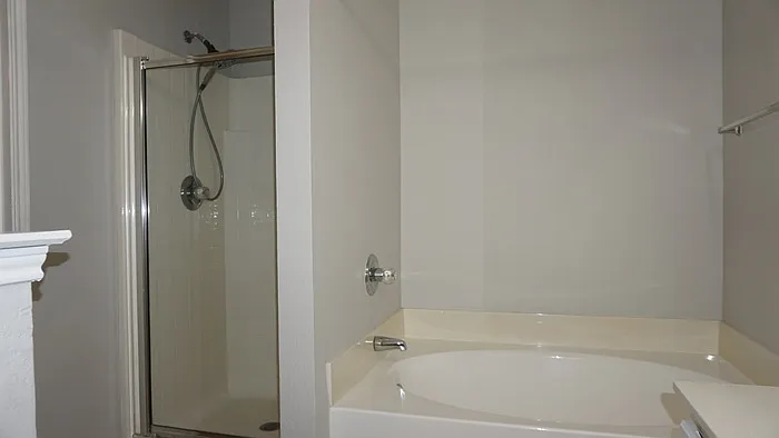 2425 Kelton St — Photo 9